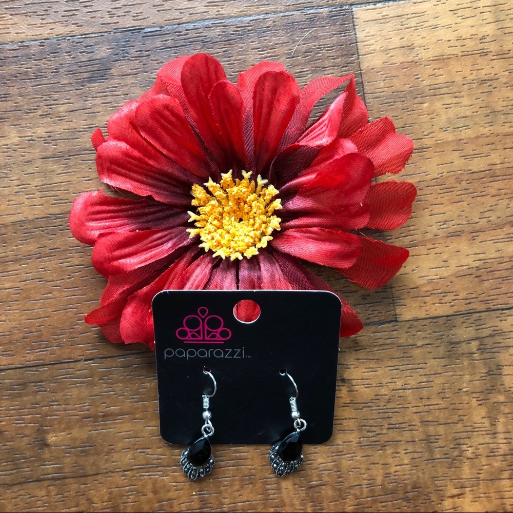 NWT paparazzi Black Earrings